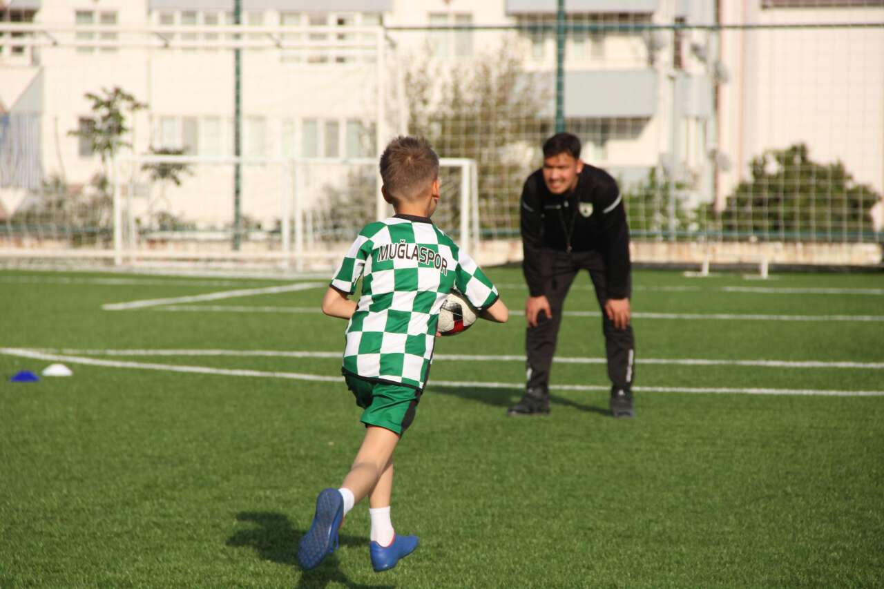 Muğlaspor Geleceğini Sahada Kuruyor: Futbol Okulları Yeniden Açıldı 5